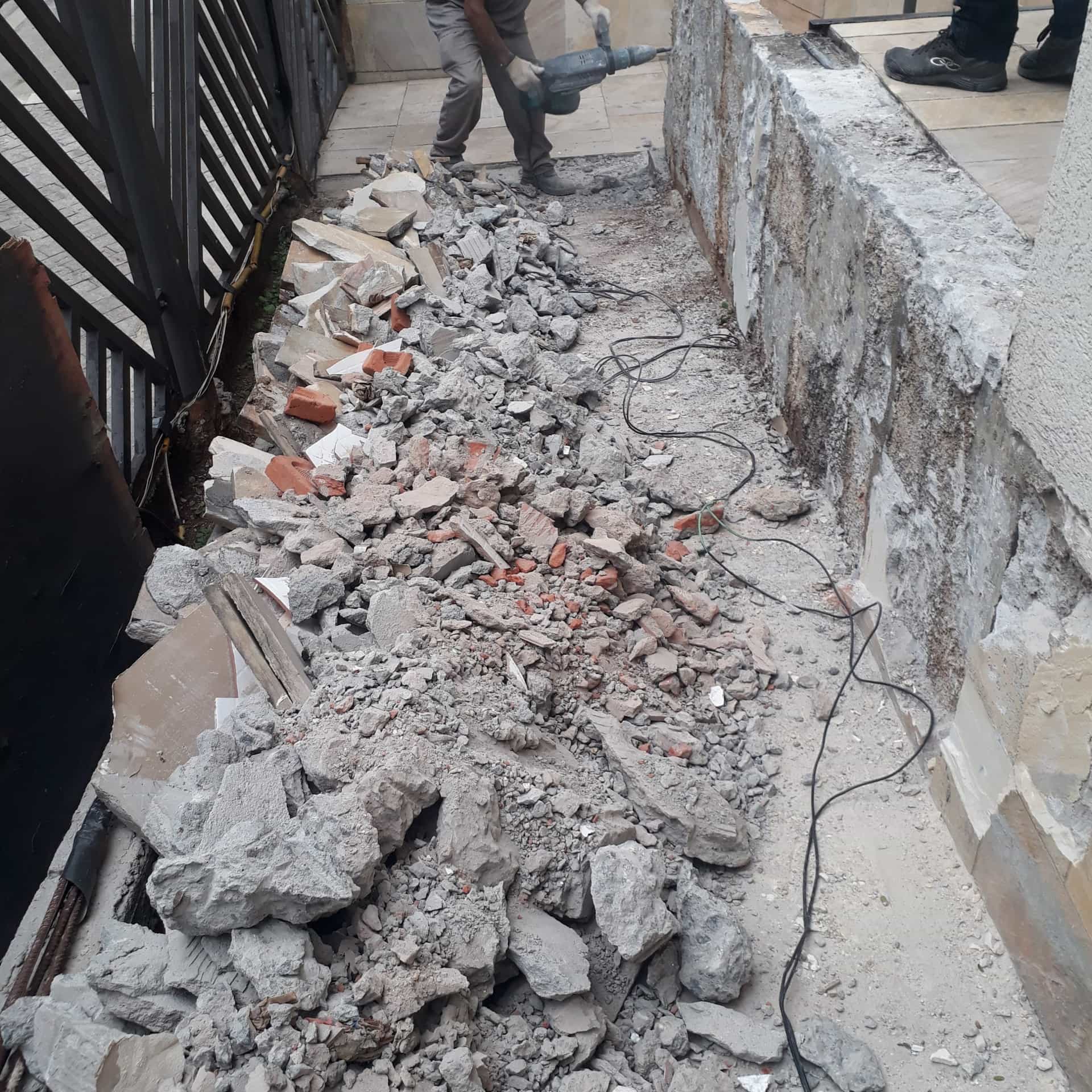 Demolição e remoção